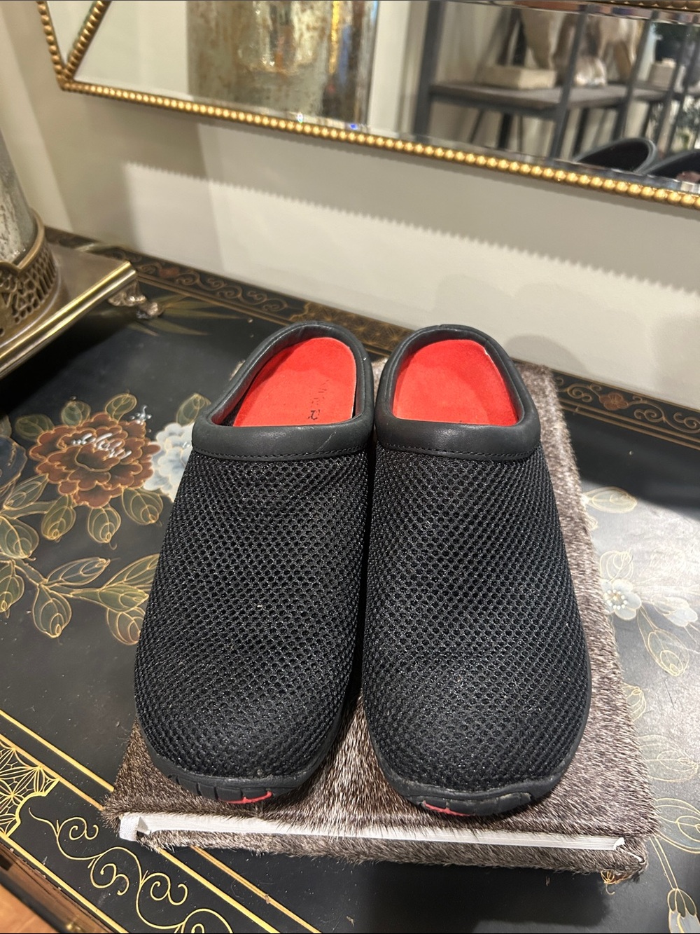 Merrell Women’s 9 Black Slip-On Mesh Shoes with Red Insole